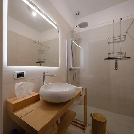 Interno 711 ウーディネ